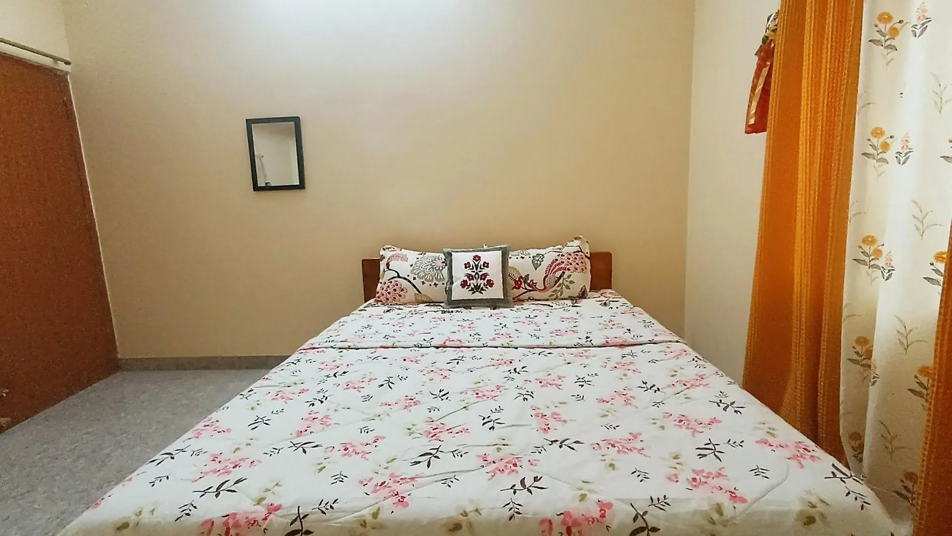 A Room In Fursat, Sarnath Varanasi 0*,  Índia